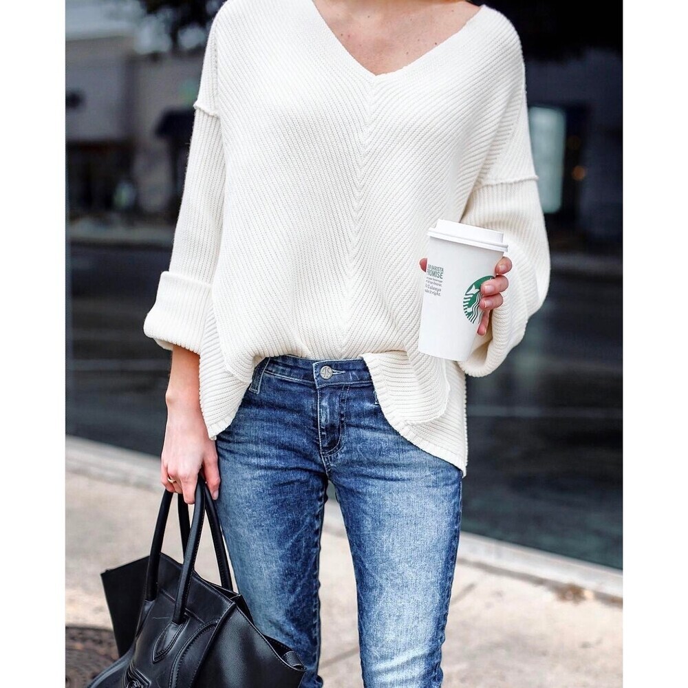 FREE PEOPLE La Brea Size Small White Knit V-Neck Sweater Oversized Layering Cozy